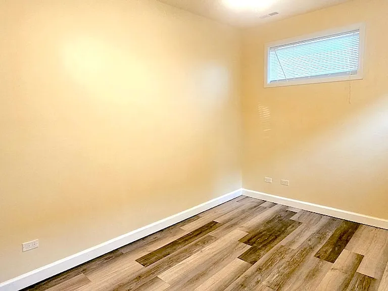 3359 S Ashland Ave — Photo 16