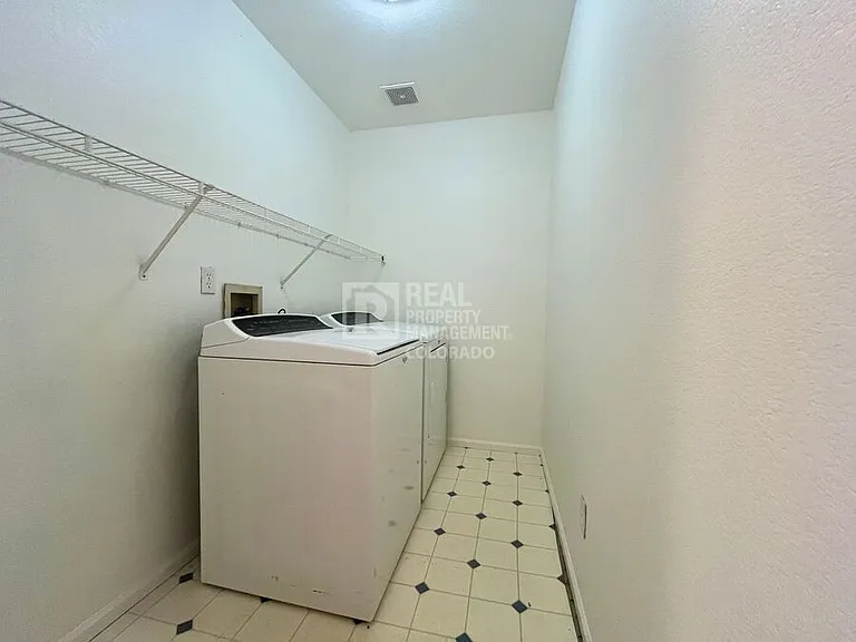 1385 Laurenwood Way — Photo 17