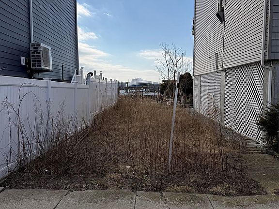 2nd image of 308 E 8th Road