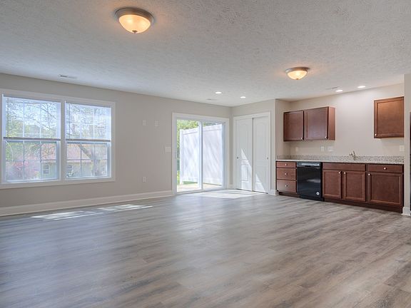 3rd image of 370 Twig St