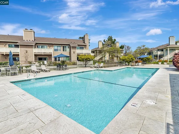 176 Lakeshore Ct, Richmond, CA 94804