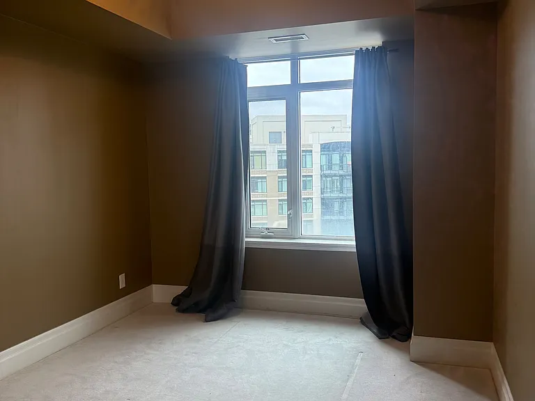 151 Upper Duke Cres #1008 — Photo 8