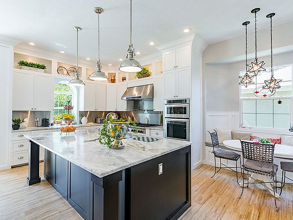 21 Ft x 13 Ft Custom Kitchen