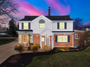 39085 Lakeshore Dr, Harrison Township, MI
