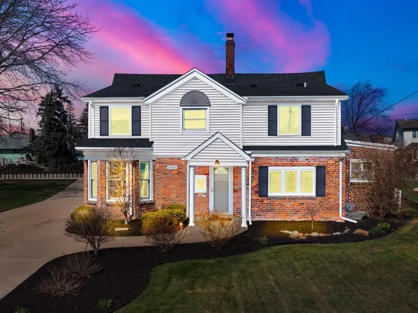 39085 Lakeshore Dr, Harrison Township, MI 48045
