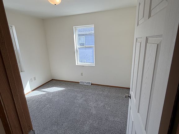 4th image of 722 Crooks St