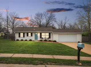905 Center Ct, Ballwin, MO