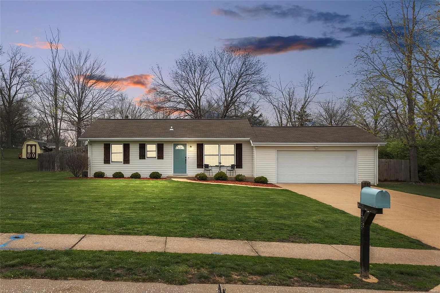 905 Center Ct photo 1