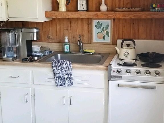 5th image of 397 Blunk St APT 2