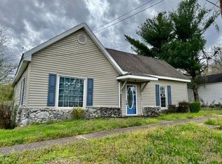 135 W Dixon St, Sebree, KY 42455