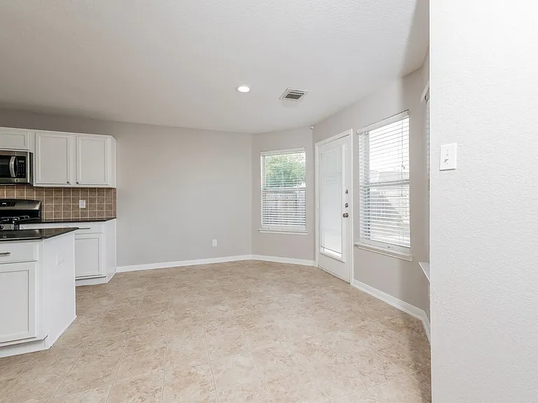 3330 Legends Mill Dr — Photo 8