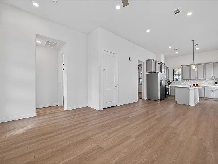 1213 Mercantile St — Photo 10