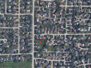 335 Greenwood Rd, Glenview, IL 60025