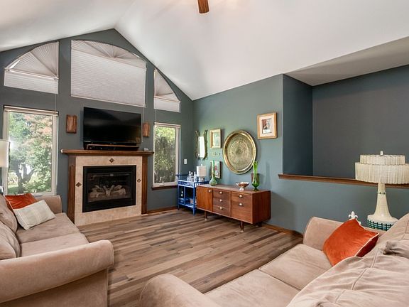 5th image of 121 W Harmony Cir