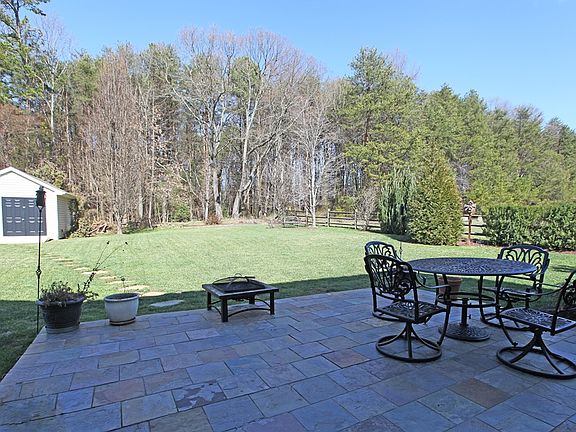2nd image of 7595 Woodcrest Dr