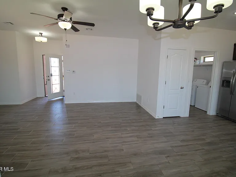 620 Adrian Arellano St W — Photo 22