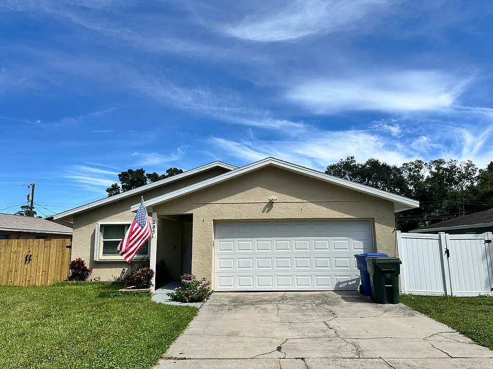 285 Royal Palms Dr