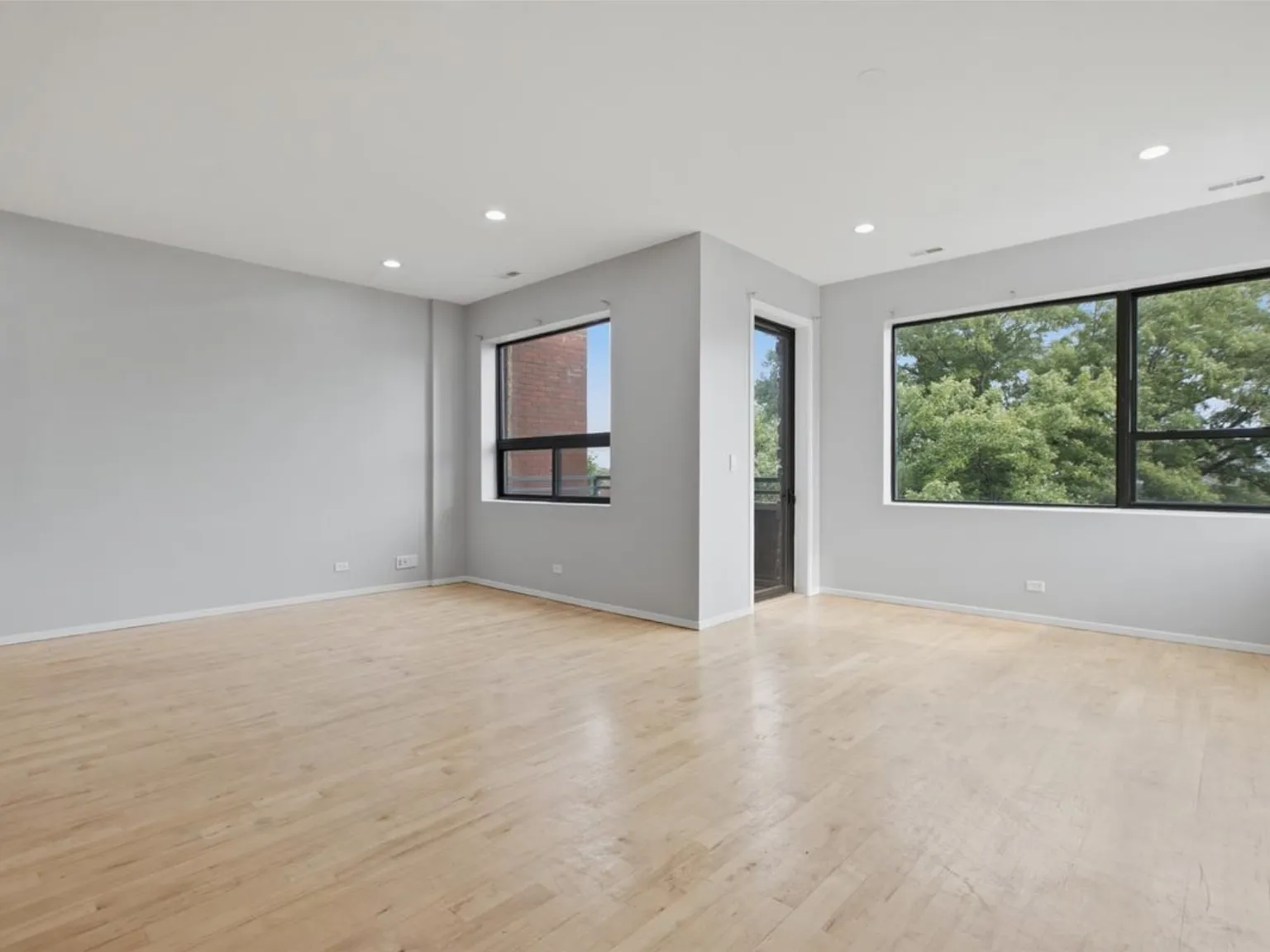 3 bed, $4,200 — Photo 3