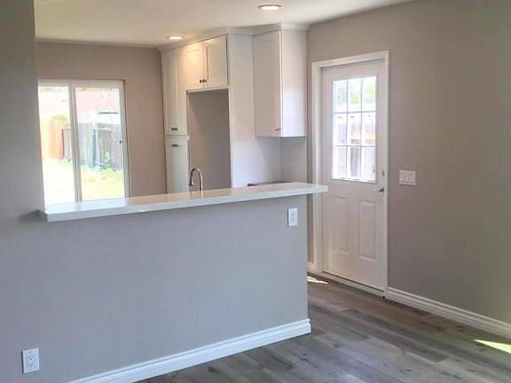 3rd image of 646 Hillcrest Dr