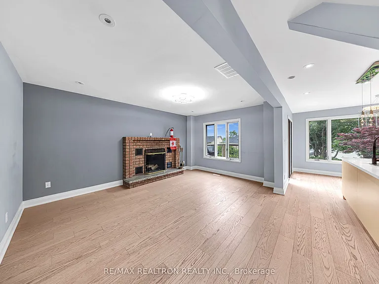 141 Hialeah Cres #UPPER — Photo 13
