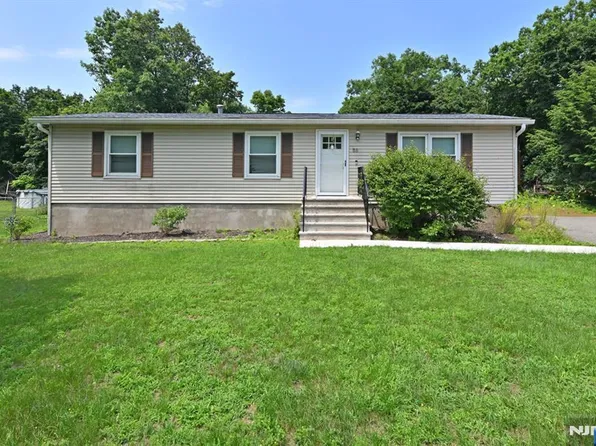 58 Grove St, Wanaque, NJ 07465