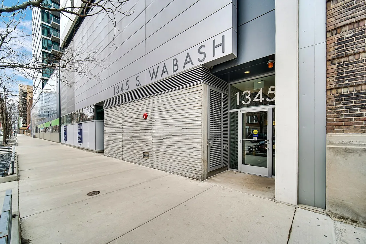 2 bed, 1123 sqft, $3,200 — Photo 3