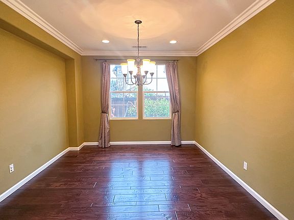 5th image of 842 Griffon Ct