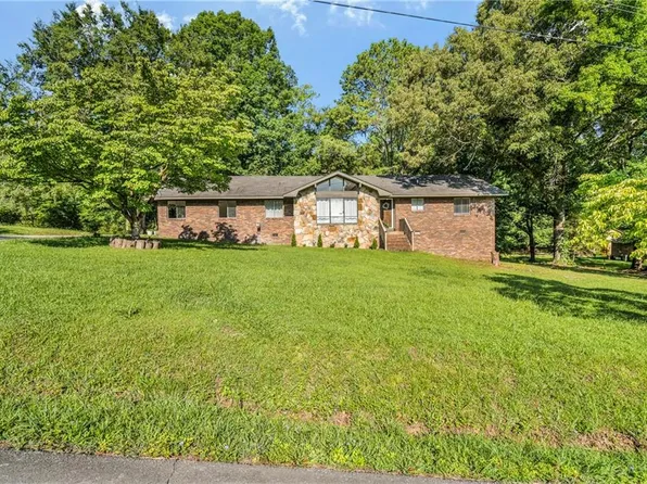 2814 Suncrest Dr, Dalton, GA 30720