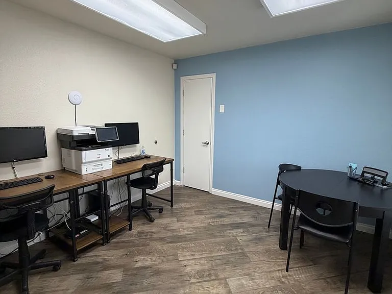 Glacier Point Apartments — Photo 16