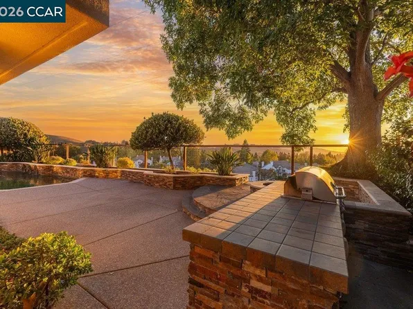 318 Sunset Dr, Danville, CA 94506