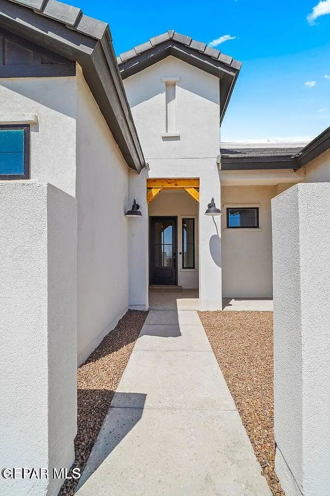 4 bed, 3.0 bath, 2605 sqft, $5,100 — Photo 4