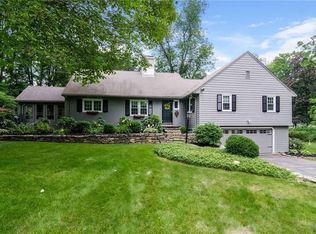 2 Beacon Hill Dr, West Hartford, CT 06117