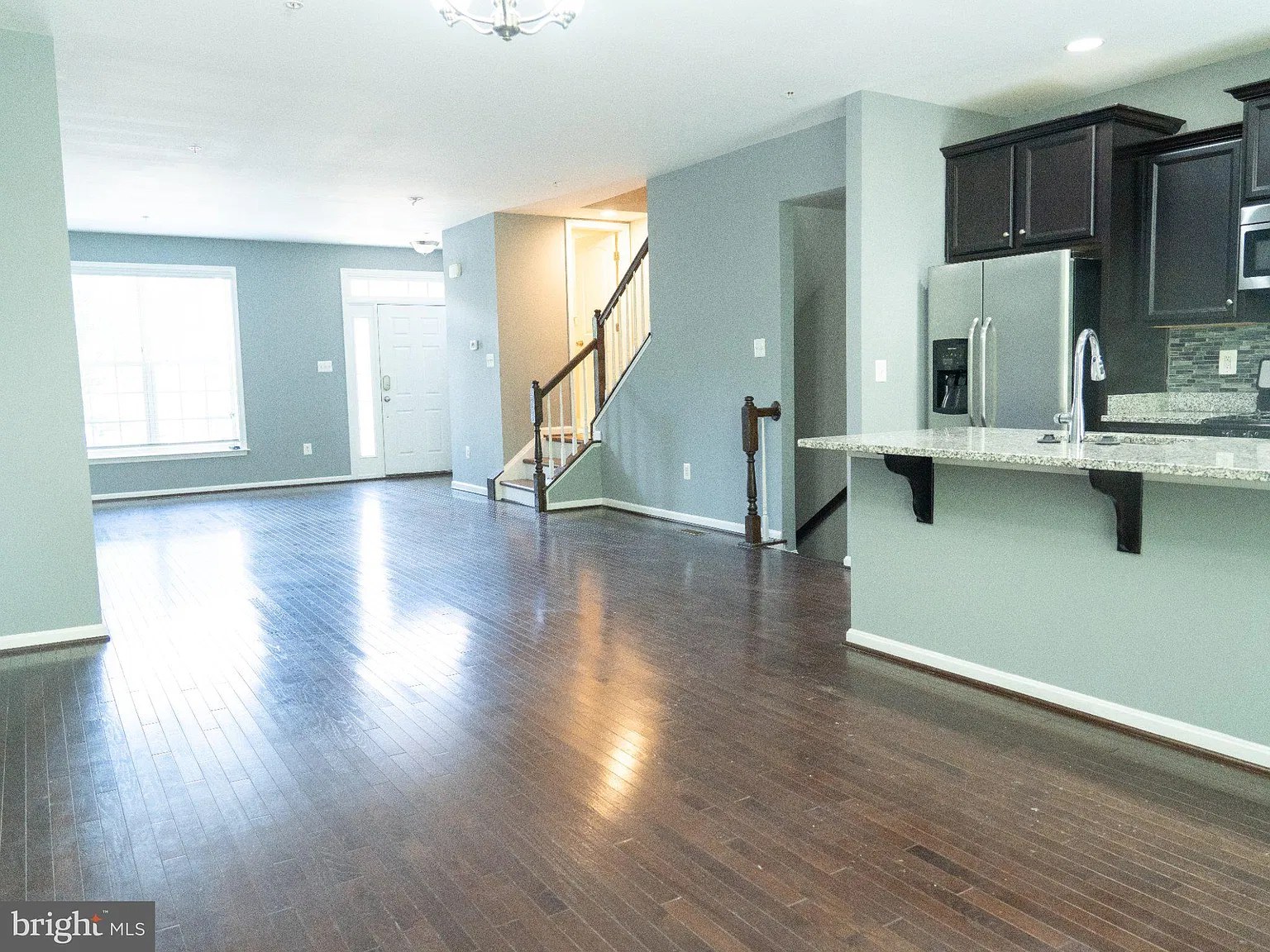 3 bed, 4.0 bath, 2400 sqft, $3,250 — Photo 2