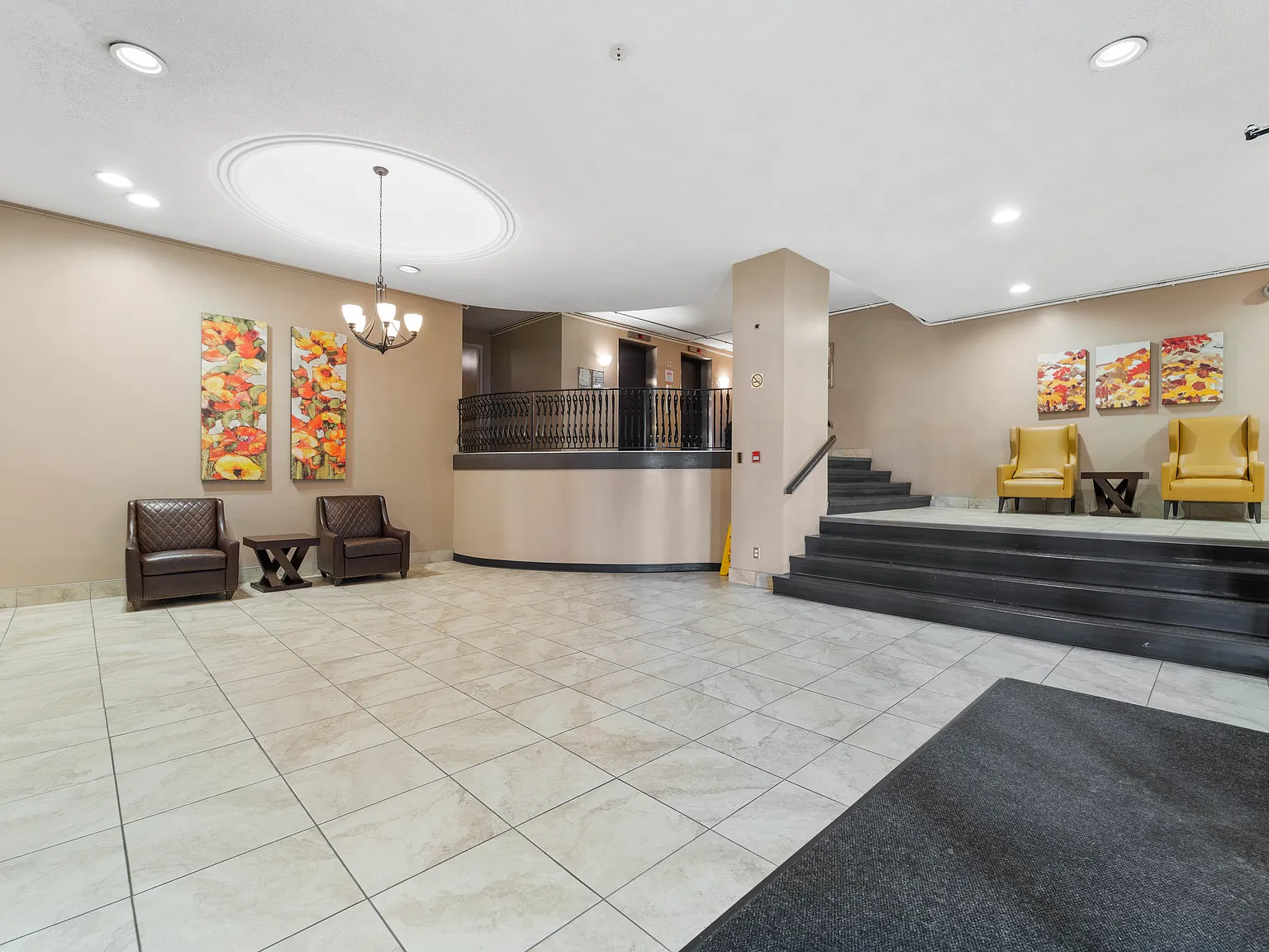 Regency Colonade Apartments — Photo 4