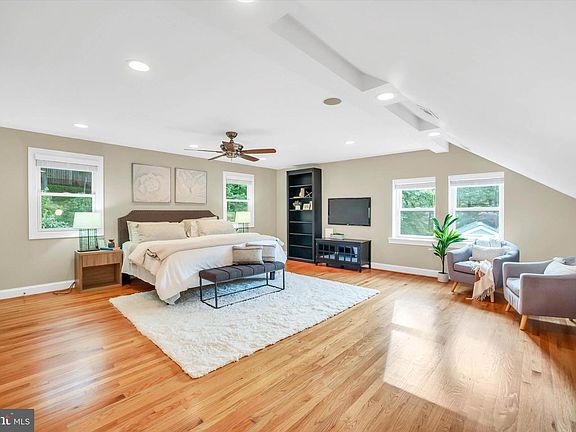 5th image of 5054 37th St N