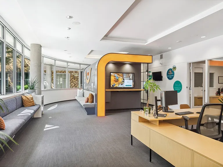 SouthLakeUnion_amenity_leasing office