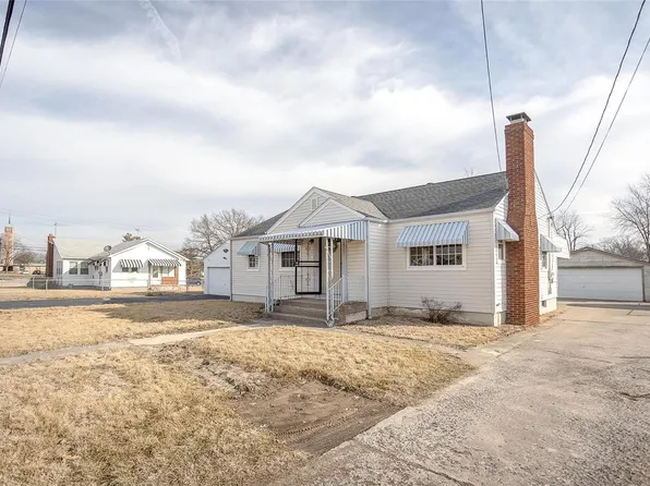 2827 Ridgedale Dr, Godfrey, IL 62035