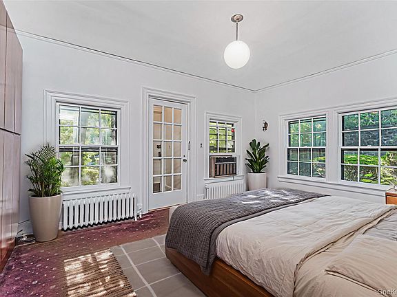 3rd image of 12 Silver Lake Road