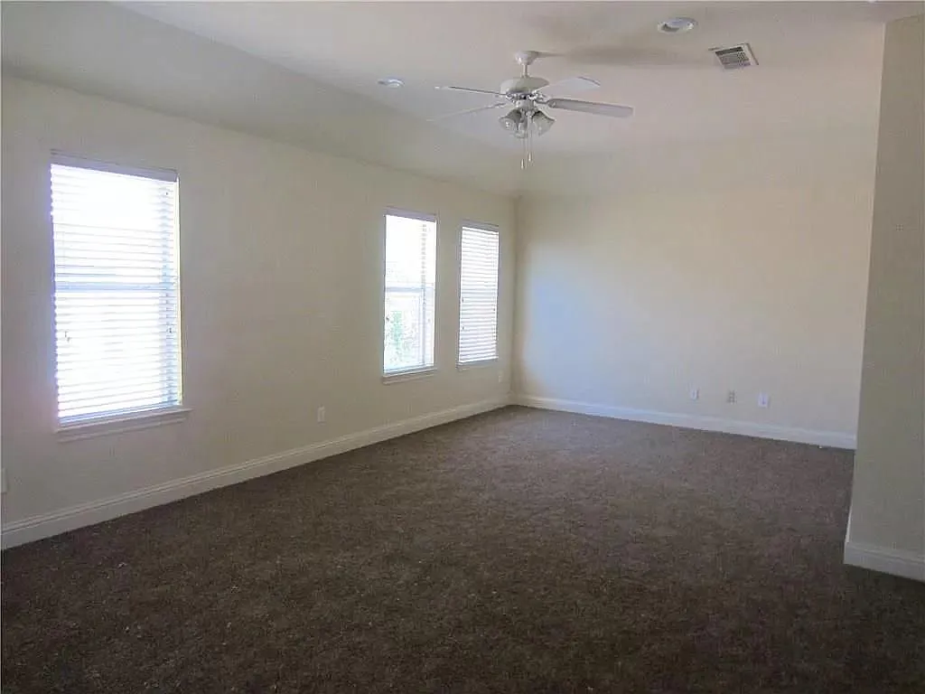 3 bed, 1684 sqft, $2,400 — Photo 4