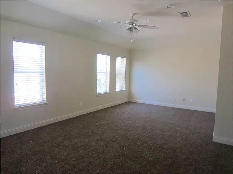 122 Seva Ct — Photo 4