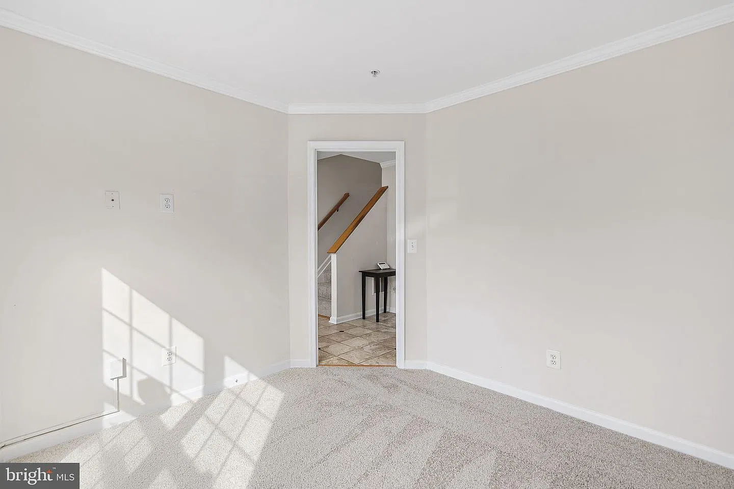 5 bed, 2016 sqft, $3,200 — Photo 3