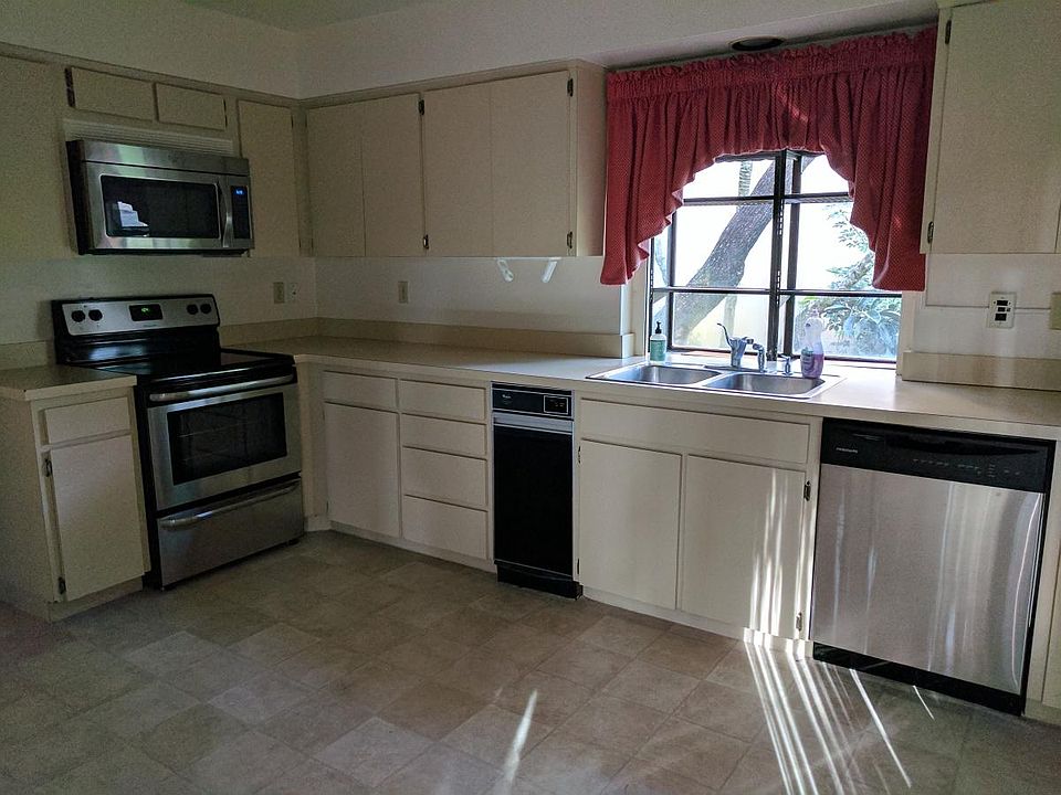 2nd image of 1818 Lake Cypress Dr