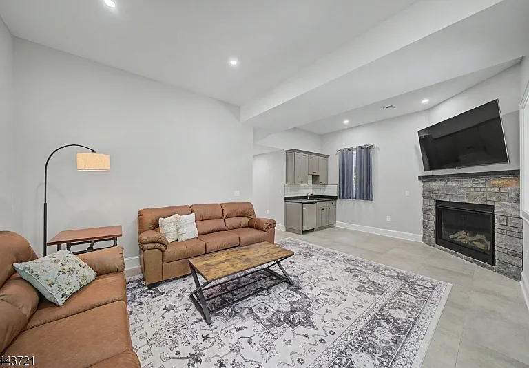 13 Rockaway Ave — Photo 4