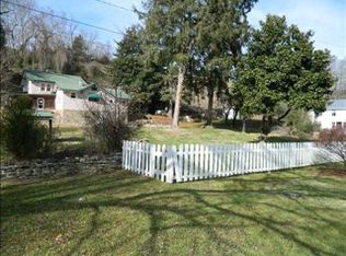 170 Depot St, Whittier, NC 28789