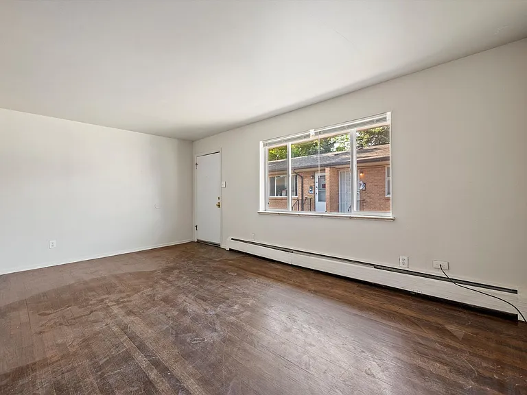 1725 Chester St — Photo 6