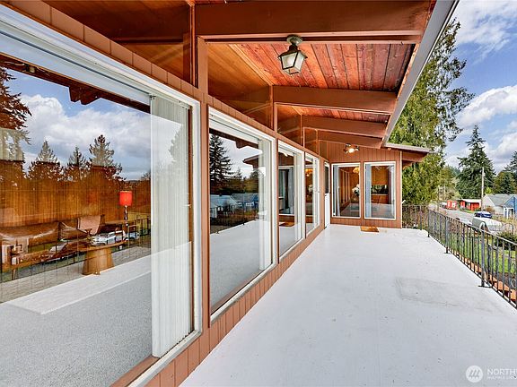 4th image of 3304 Farragut Street