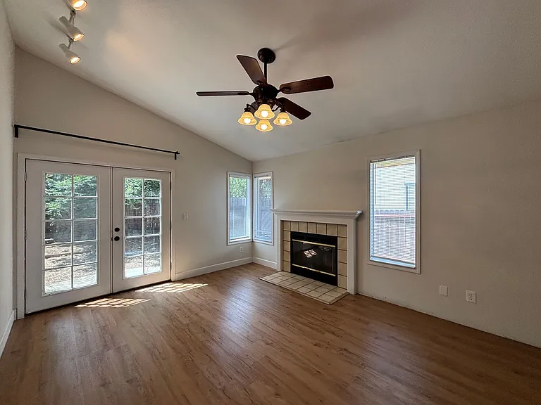374 Aaron Cir — Photo 17