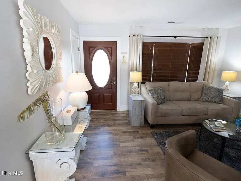 314 Greenview Dr — Photo 5