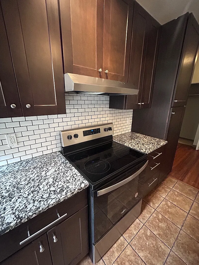 511 Cathedral St - 511Cath-2A — Photo 3