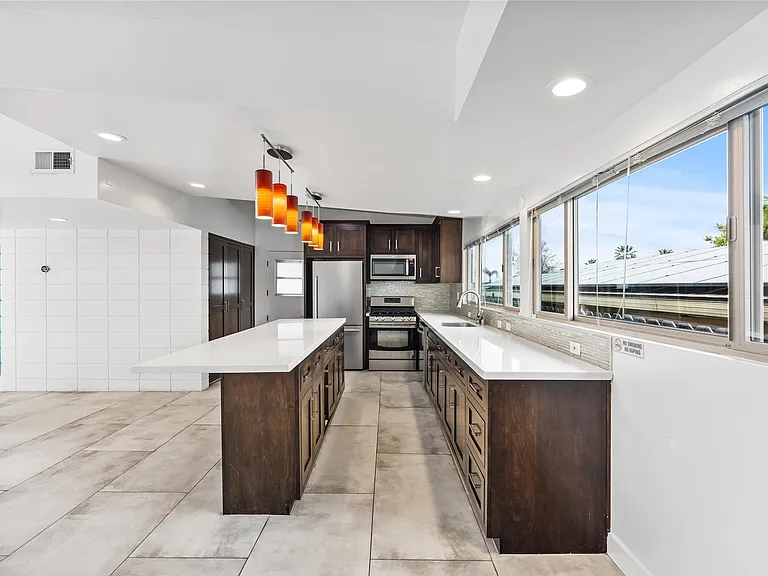 1815 Ridgewood Dr — Photo 9